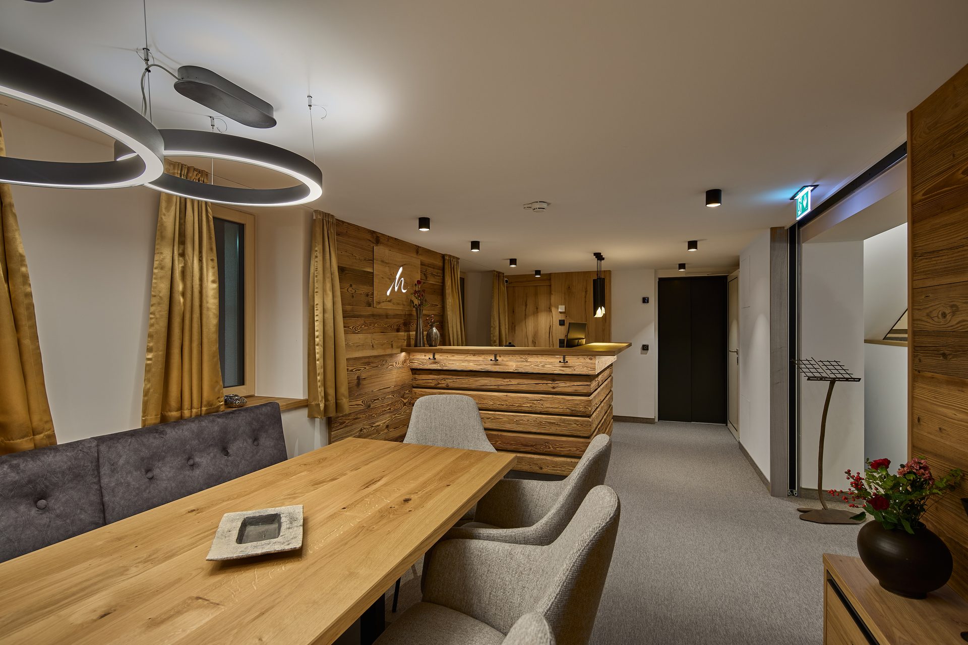 Moderne Lobby im Aparthotel die Monika