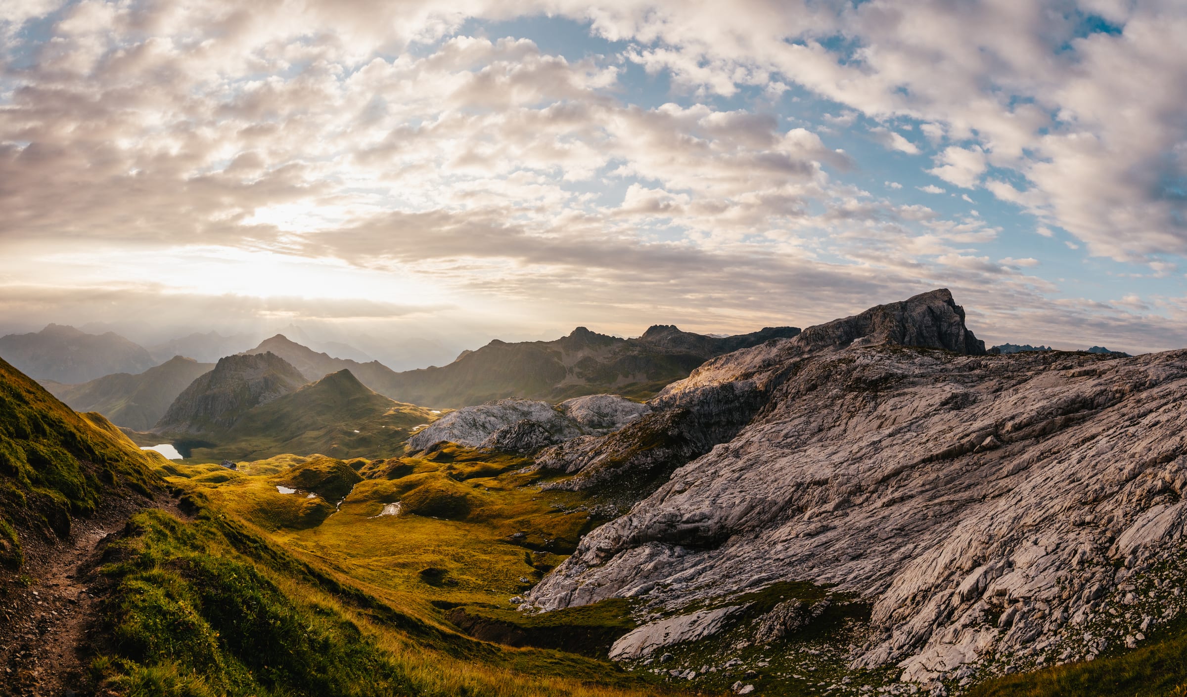 Hüttenrunde Tilisunahütte — Abendlicht im Hochgebirge