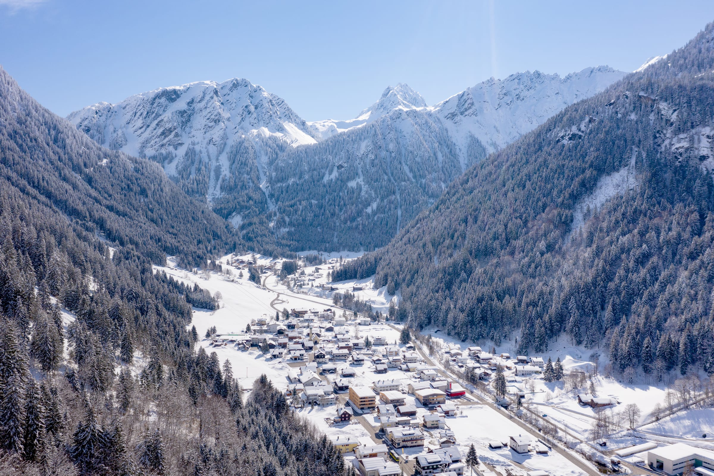 Partenen im Winter — Luftaufnahme